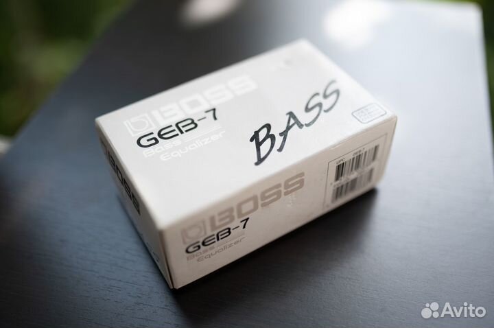 Boss GEB-7 педаль эквалайзер для бас-гитары