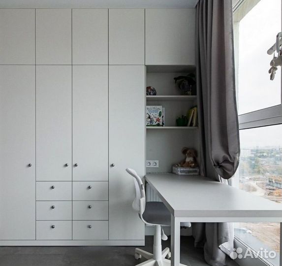 Рабочая зона у окна