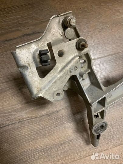 Кронштейн компрессора кондиционера Porsche Cayenne