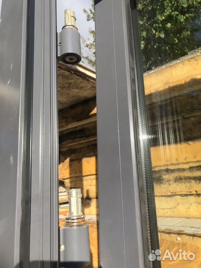 Алюминиевая дверь