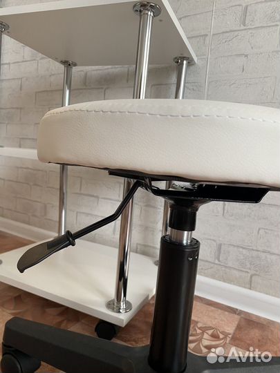 Стул мастера и тележка-столик