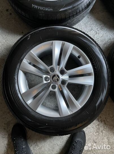 R17 Yokohama BluEarth AE50 215/65, PCD 5x112 DIA 57.1