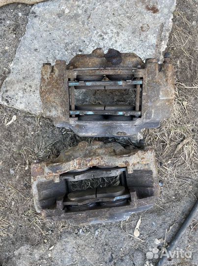 Супорта передние Toyota Land Cruiser Prado 150