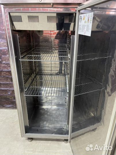 Холодильный шкаф