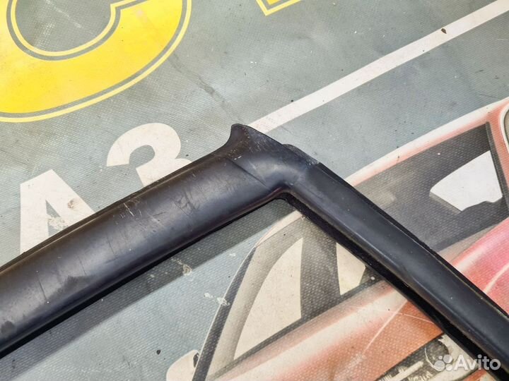 Уплотнитель стекла двери левой Peugeot Boxer 3