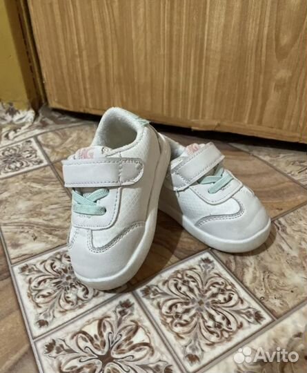 Кроссовки для девочки