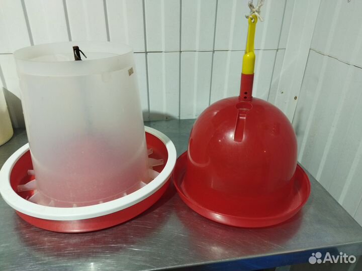 Кормушки и поилки для кур