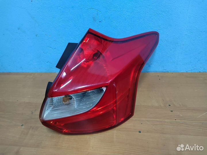 Фонарь задний Форд Фокус 3 дорестайлинг