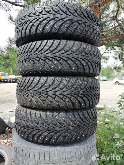 Sava Eskimo Stud 215/65 R16