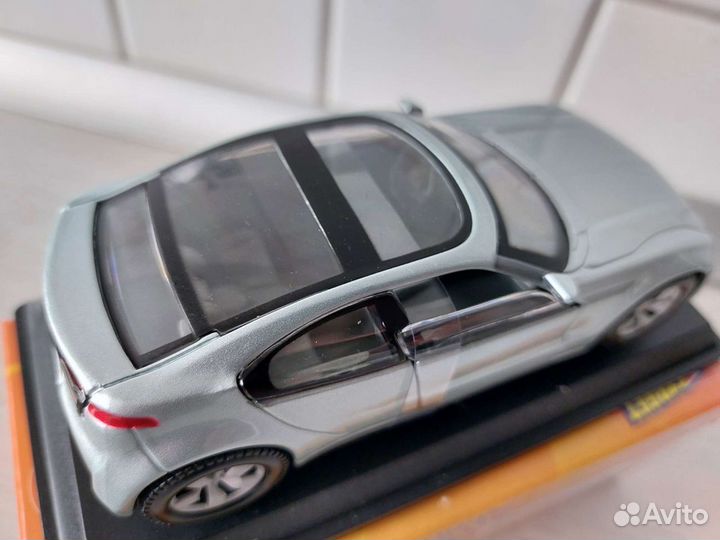 Модель Chevrolet Volt Concept 1:32