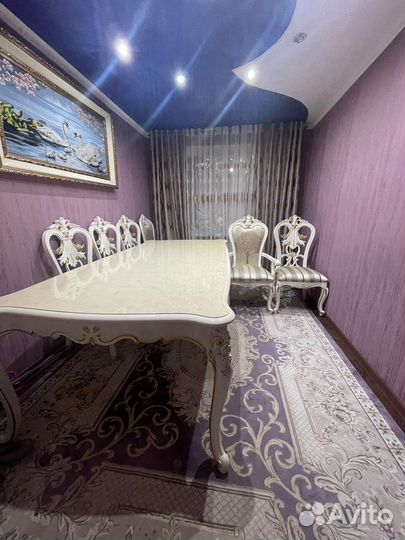 Стол со стульями