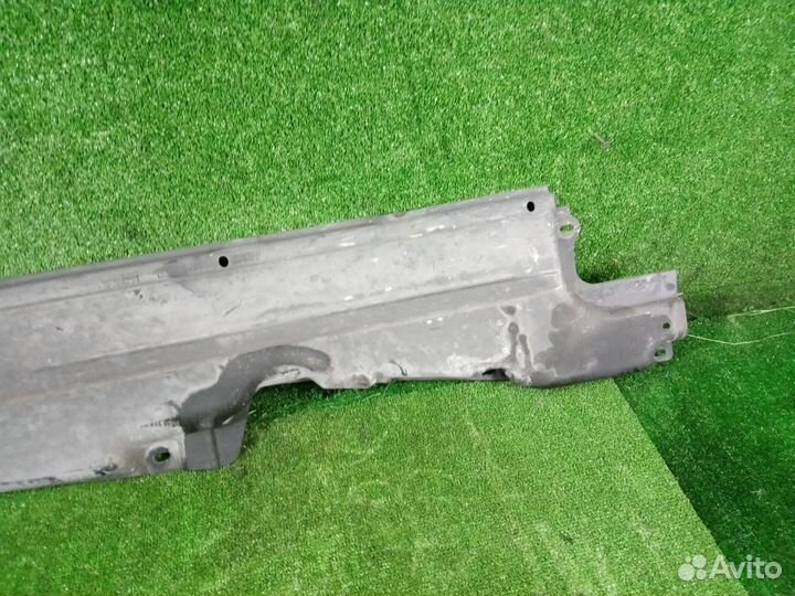 Защита днища кузова правая Audi Q7 4LB BHK (3.6)