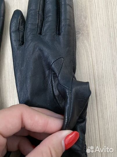 Кожаные перчатки