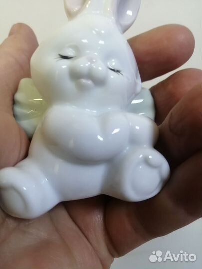 Фарфоровая статуэтка