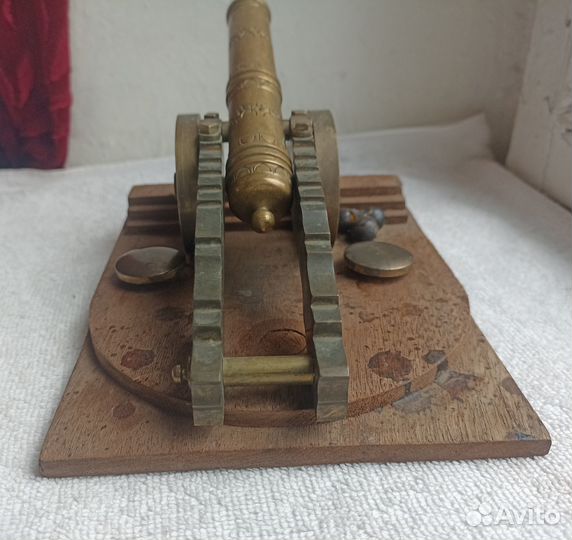 Макет Старинная пушка. Металл Бронза на деревянной