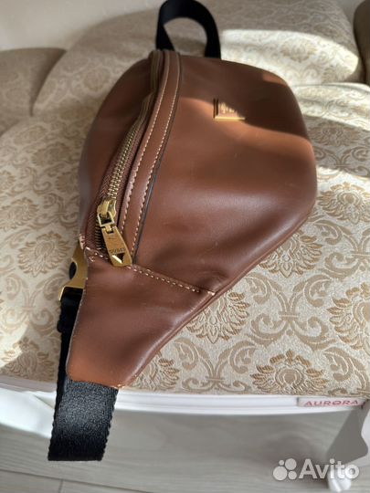 Поясная сумка Guess
