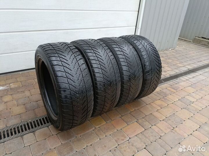 Goodyear UltraGrip 235/55 R17 103V