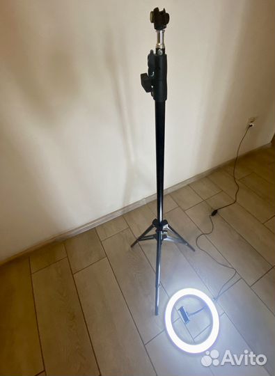 Кольцевая лампа со штативом