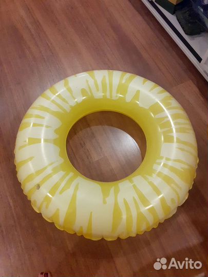 Надувной круг для плавания