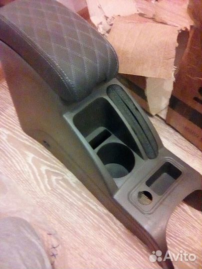 Подлокотники заводские на Шевроле кобальт, Равон