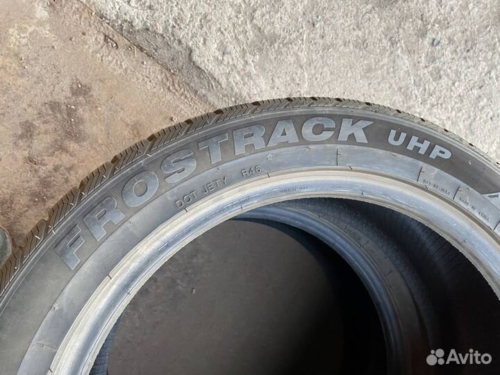 Minerva Frostrack UHP 255/45 R19