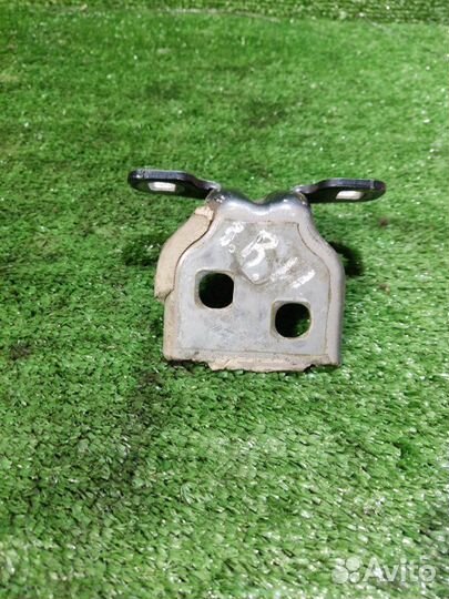 Петля двери Renault Logan