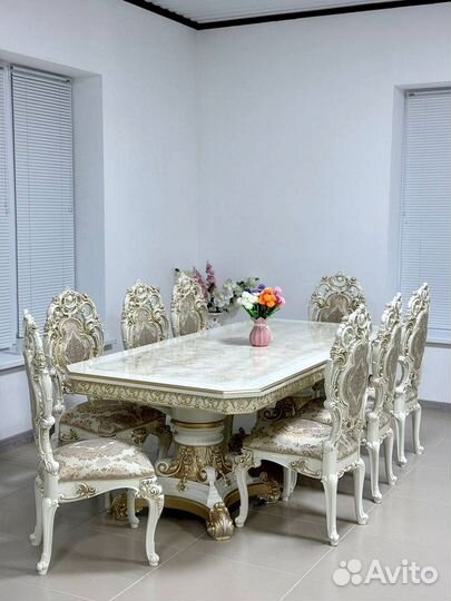 Обеденный стол Голд и стулья силик