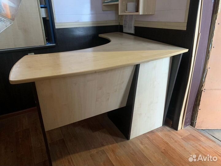 Стол угловой