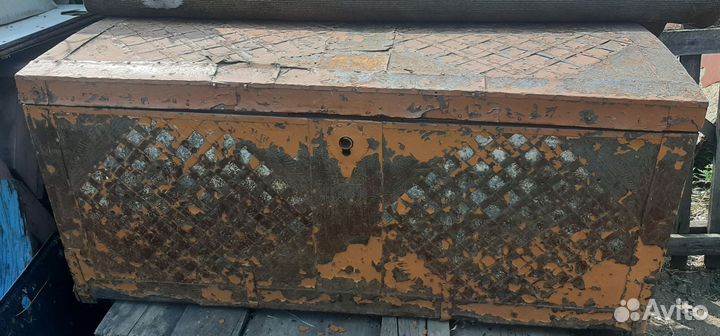 Сундук старинный