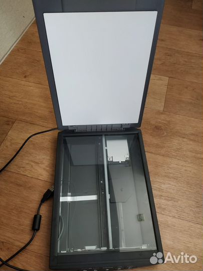 Сканер Canon lide 210
