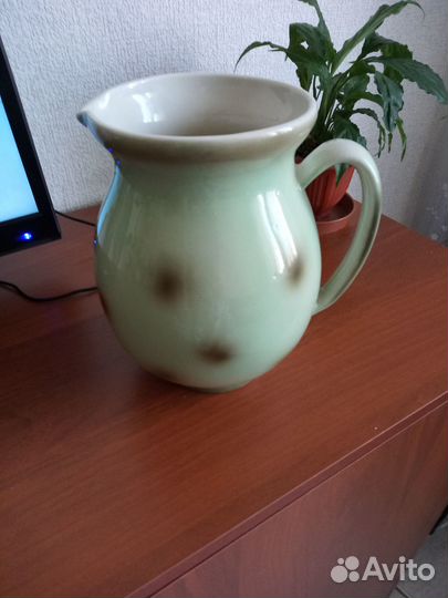 Глиняный кувшин большой