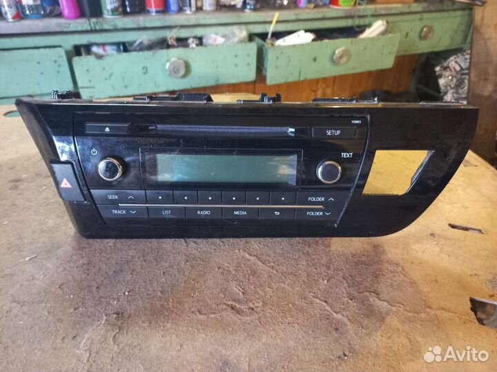 Магнитола на Тойота королла 180
