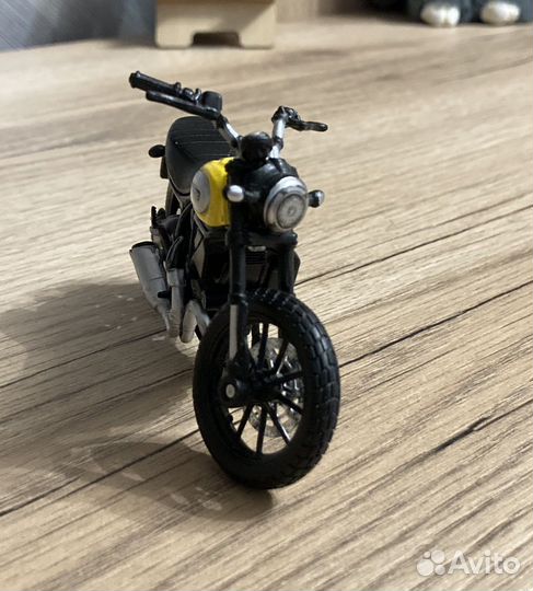 Коллекционная модель maisto moto ducati scrambler