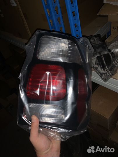 Фонарь правый Mitsubishi Pajero Sport 1