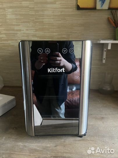 Винный холодильник на 6 бутылок новый