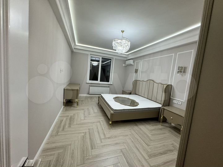 2-к. квартира, 90 м², 2/10 эт.