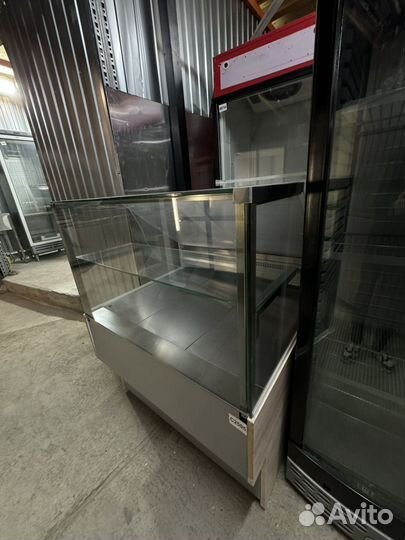 Витрина для тортов