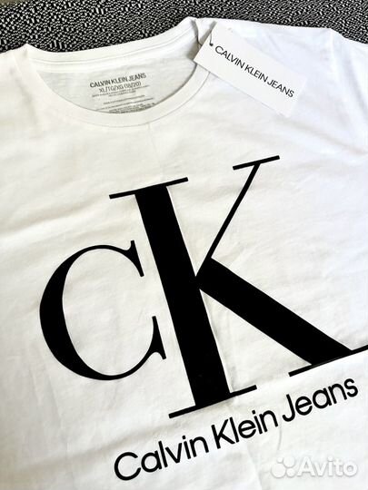 Calvin Klein новая футболка оригинал