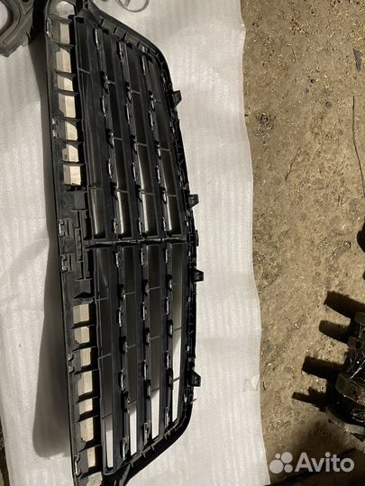 Решетка радиатора Mercedes w212 дорест