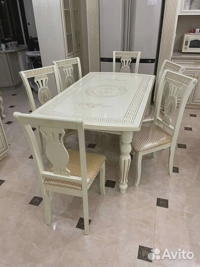 Стол обеденный