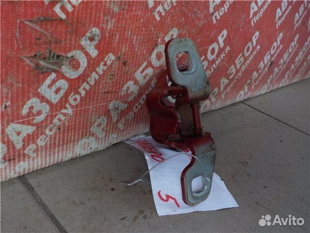 Петля двери верхняя задняя левая Renault Sandero