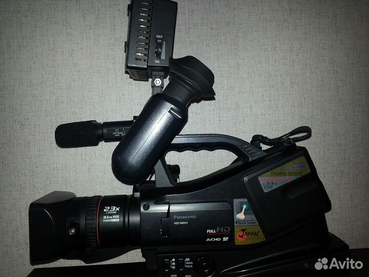 Профессиональная видеокамера