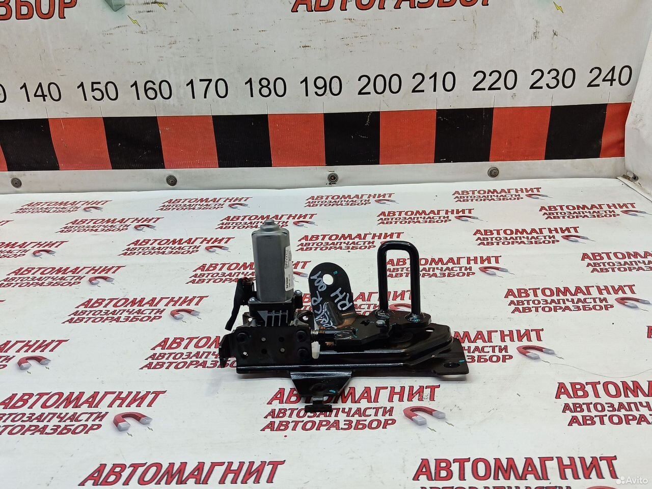 Замок спинки сиденья правый Zeekr 001