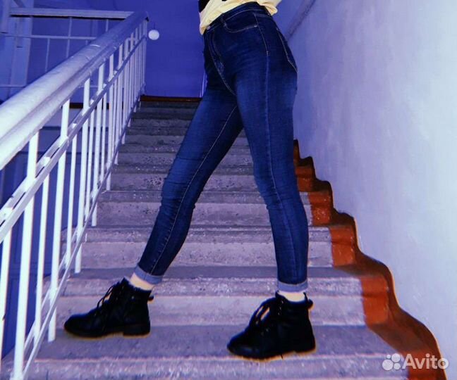 Синие скинни джинсы