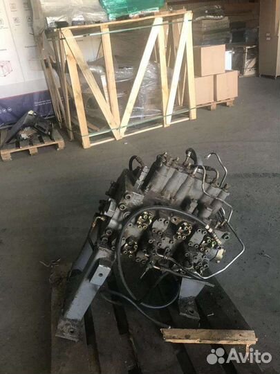 Центральный гидрораспределитель Хитачи 200-3