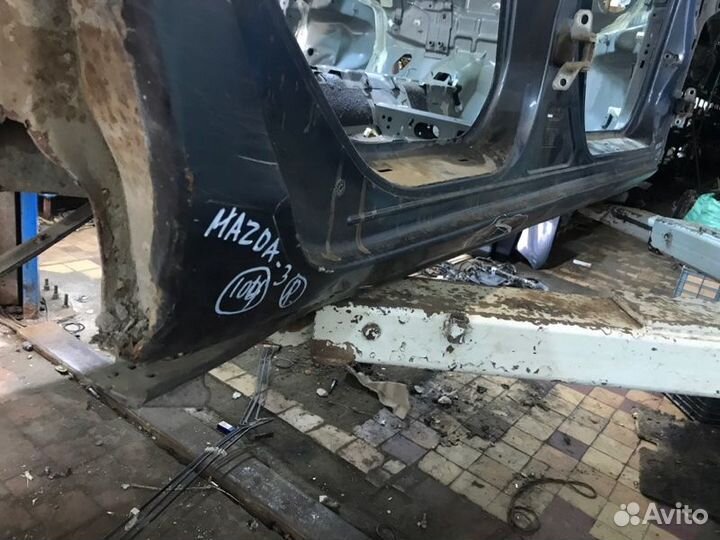 Порог со средней стойкой правый Mazda 3 седан BK