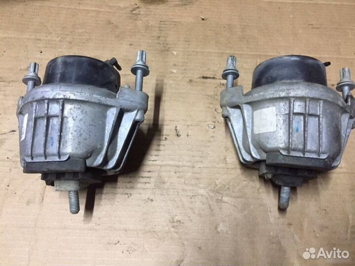 Подушка двигателя Bmw E81