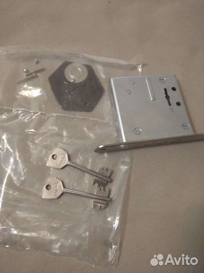 Замок дверной