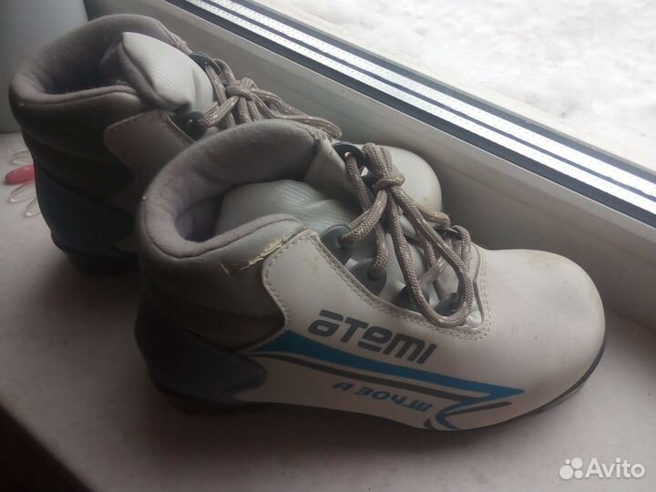 Лыжные ботинки-31,34 размер,коньки-34