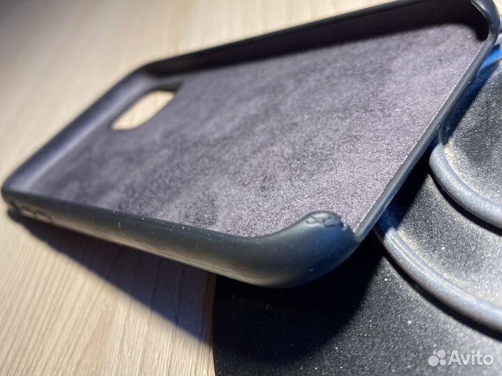 Силиконовый чехол на iPhone 11 (черный)